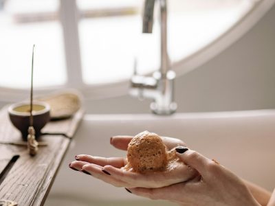 Bath faucet running
